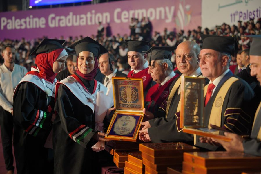 جامعة فلسطين تحتفل بتخريج فوج فلسطين الحادي عشر